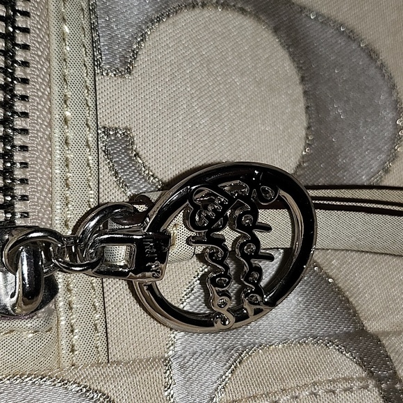 Coach Poppy - Picture 6 of 17